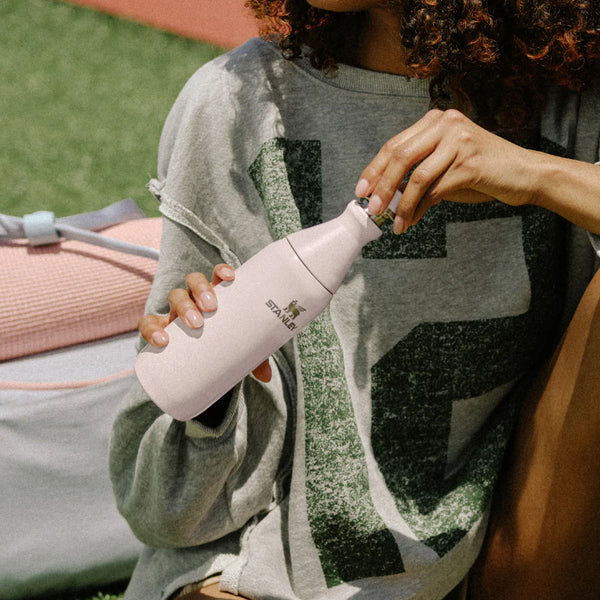 Stanley ALL DAY 系列 曲線隨行瓶 0.35L | 光澤山櫻粉